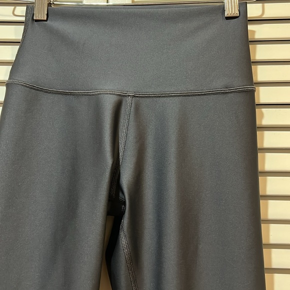ALO Yoga High-Waist Airlift Leggings in XSmall - Picture 4 of 14